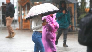 Lluvia en Santiago para este jueves: Pronostican precipitaciones en la capital pese al inicio de una soleada jornada