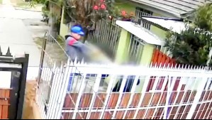 Video muestra violento asalto a mujer al llegar a su trabajo: Delincuente disparó dos veces