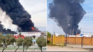 Gigantesco incendio que afectó a empresa de gas en Maipú fue controlado por Bomberos