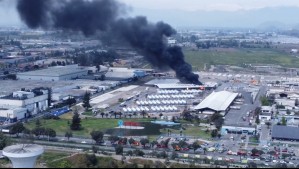 'No hay humo que no sea tóxico': Experto advierte consecuencias tras gigantesco incendio en empresa de gas en Maipú