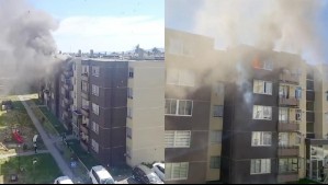 Gran incendio afecta a edificio de departamentos en Penco