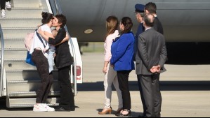 Ministra Tohá en aeropuerto tras llegada de chilenos desde Israel: 'Hay que valorar la paz que tenemos'