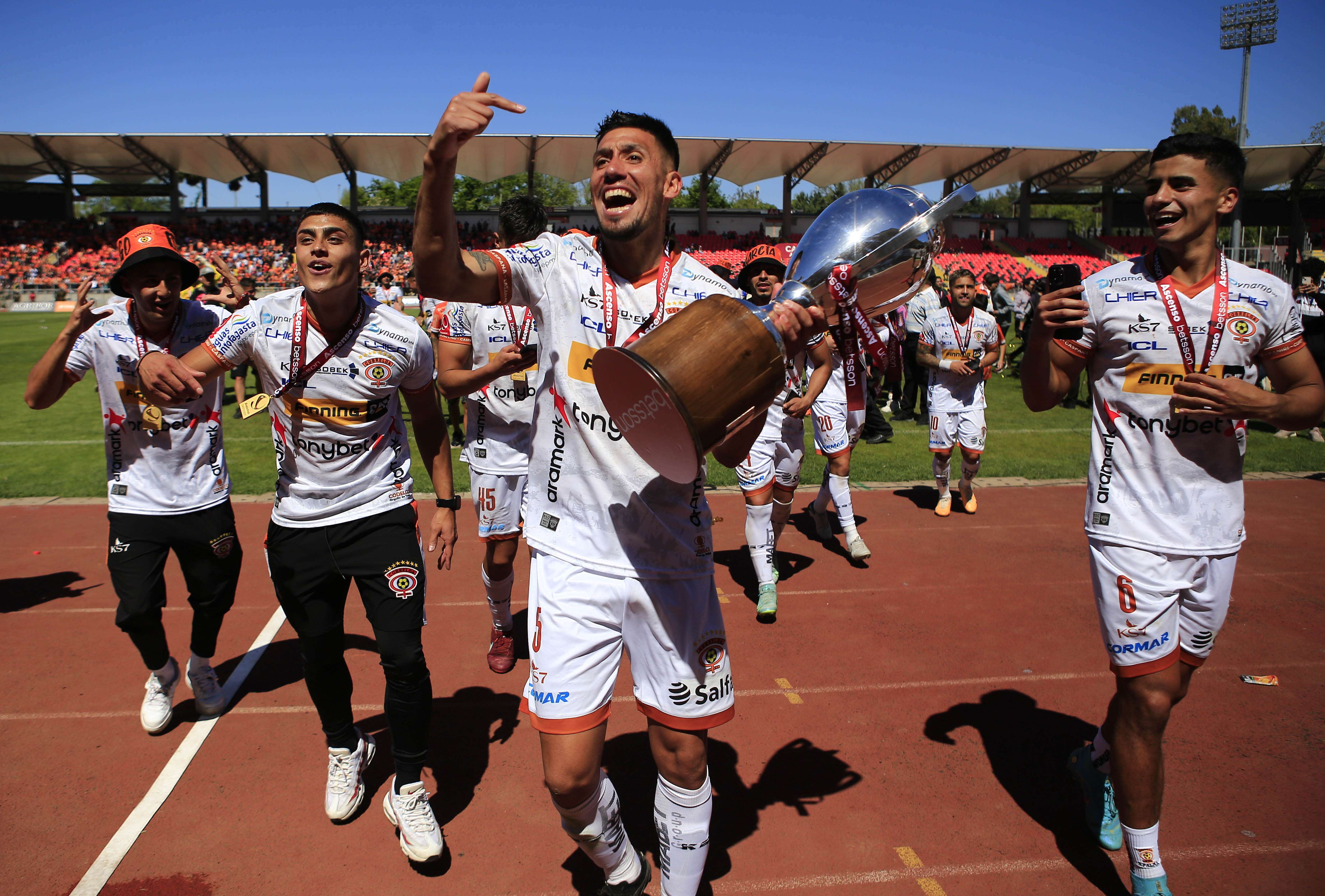 Cobreloa celebrando el título de la Primera B