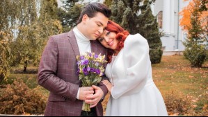 'Nuestra relación es perfecta': Mujer rusa se casó con su hijo adoptivo 30 años menor