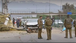 Hombre fue baleado mientras conducía su auto: Murió y atropelló a mujer que también pedió la vida