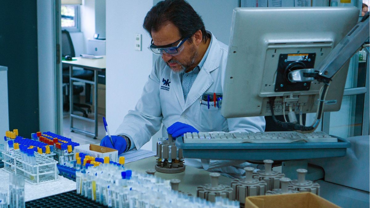 Laboratorio clínico de Chile es reconocido entre los 10 mejores de América Latina por revista Life Sciences Review