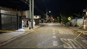 Hombre muere acribillado afuera de domicilio en El Bosque: Recibió cerca de 12 impactos de bala
