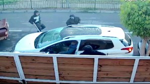 Video muestra violento portonazo en Puente Alto a conductor que salía de su casa para ir a trabajar