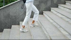 Estudiante recibirá más de $9 millones de indemnización tras caerse por la escalera en la universidad