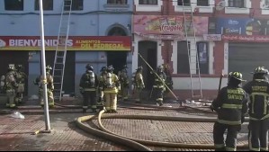 Una persona falleció en incendio que afectó a locales comerciales en la comuna de Recoleta