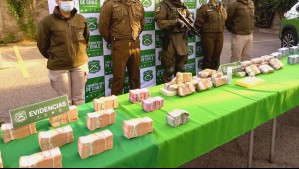 Tenían $343 millones en fajos de billetes: Desarticulan banda que transportaba droga desde el norte hasta Santiago