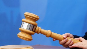 Paciente recibirá millonaria indemnización tras perder visión de un ojo: Le retiraron silicona dos años más tarde