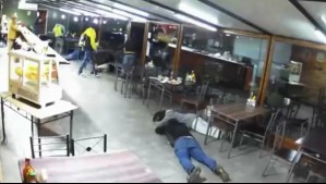 Video capta robo en local de comida en Calera de Tango: Intimidaron a los clientes y los hicieron tenderse en el piso