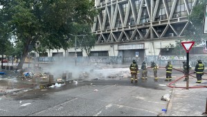 Se incendia basura acumulada en Barrio Meiggs en medio de paro de funcionarios municipales de Santiago