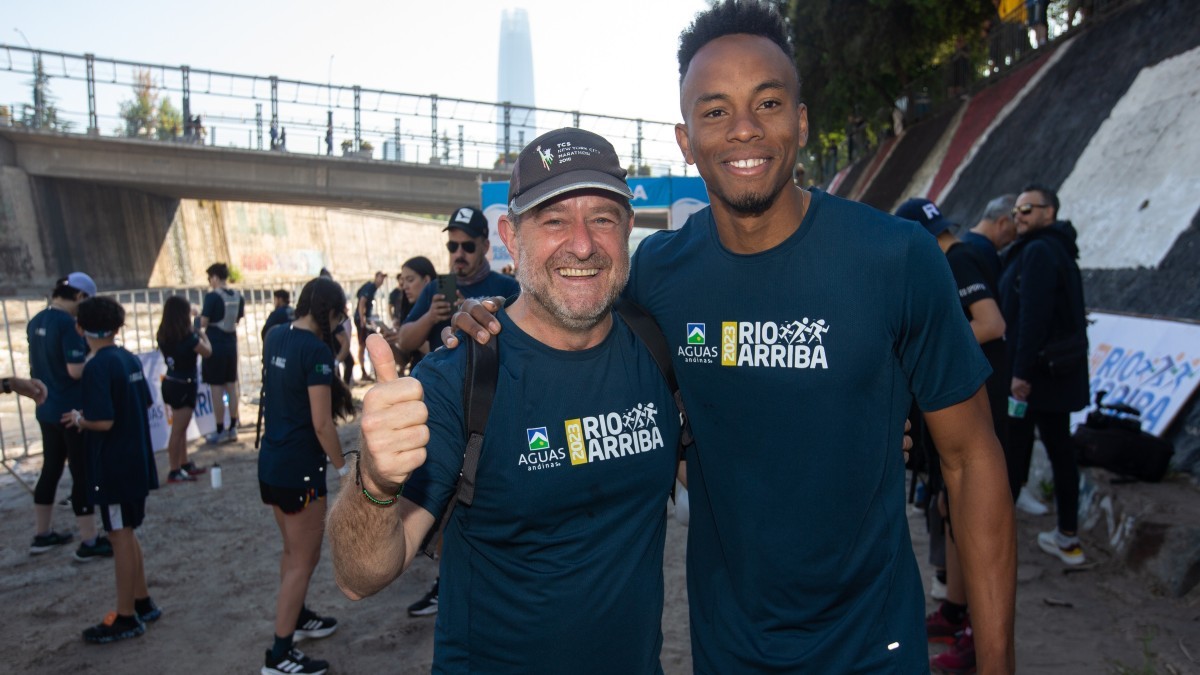 Follow Meganoticias: Personas de todas las edades corrieron por el lecho del Río Mapocho en nueva versión de Río Arriba