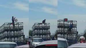 Insólito robo a camión de gas en Cerrillos: Video muestra a sujeto que se subió al vehículo y lanzó balones al piso