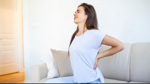 ¿Te duele la espalda? Estas son las señales que indican que debes ir al médico con urgencia