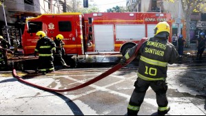 Recalentamiento de scooter eléctrico genera incendio en departamento de Santiago