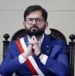 Gabriel Boric es el actual Presidente de la República de Chile. Antes fue lider estudiantil y también diputado, cargo que desempeñó hasta que asumió su cargo como Mandatario el 11 de marzo del 2022.