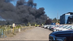 Gran incendio afecta a bodega en el sector de Placilla