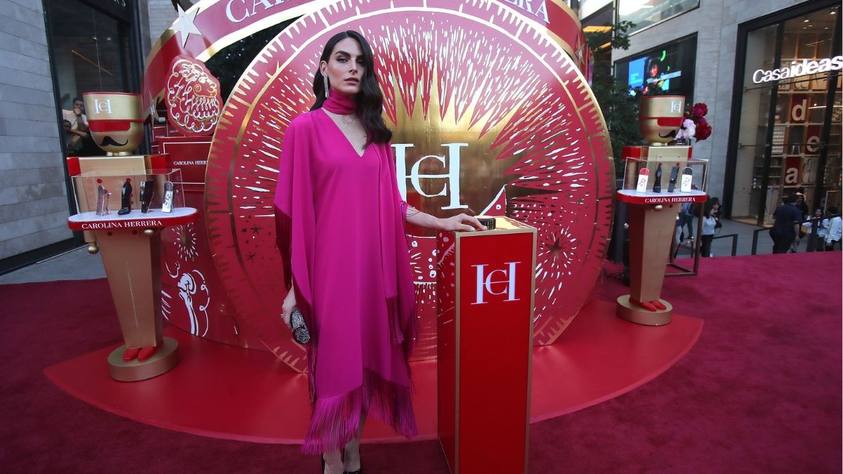 Follow Meganoticias: Carolina A. Herrera encendió el árbol de navidad en Casacostanera