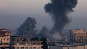 Israel bombardea Gaza pese a creciente presión para proteger a civiles