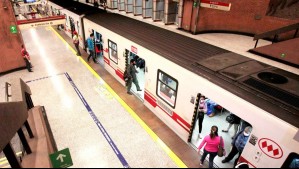 Metro de Santiago restablece servicio en la Línea 1