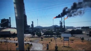 Reportan presencia de humo en refinería Enap del Biobío: Municipalidad de Hualpén adoptó estas medidas