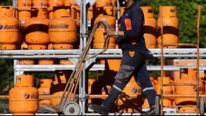 Rebajas de hasta $6 mil en cilindros de gas: Municipios firman acuerdo para entregar descuentos a sus vecinos