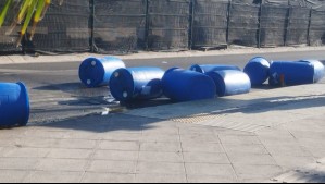 Emergencia química en La Granja: Varios tambores con ácido clorhídrico cayeron desde un camión en plena calle