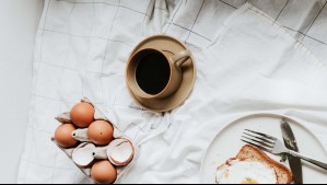 Rico pero poco recomendable: Huevos y café al desayuno, una combinación que es mejor evitar