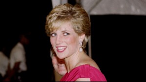 Batió un récord: Subastan en millonaria suma uno de los icónicos vestidos que usó Diana de Gales