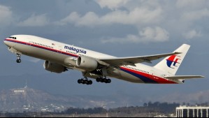 Autoridades lo habrían ignorado: Pescador asegura haber hallado ala de avión de Malaysia Airlines desaparecido en 2014