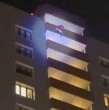 Un escalador disfrazado de Santa Claus murió tras caer desde el piso 24 de un edificio en Rusia, mientras realizada un show para niños en las vísperas de Navidad.