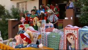 Más de 250 niños del Hospital Luis Calvo Mackenna reciben regalos de Navidad