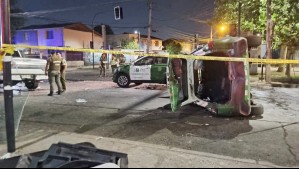 Persecución por robo con intimidación a familia en Colina terminó en Conchalí: Tres detenidos y un auto policial volcado