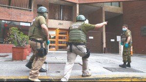 Se investiga si pertenecen al Tren de Aragua: Seis detenidos en allanamientos simultáneos en Santiago Centro