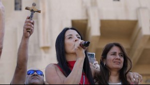 Miles de fieles esperan a la 'sanadora de Rosario' en la Gruta de Lourdes