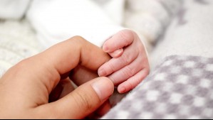 Bebé que pesó más de 7 kilos al nacer debió ser conectado a un pulmón artificial