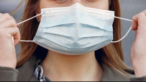 España retomará uso obligatorio de mascarillas en hospitales por alza en casos de Covid-19 y gripe