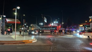 Fatal accidente en Peñalolén: Colisión entre un bus RED y motocicleta deja un fallecido y un herido grave