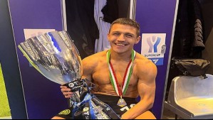 Alexis gana la Supercopa de Italia y se convierte en el tercer futbolista chileno con más títulos en la historia