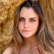 Conoce quién es Emilia Dides, la talentosa cantante de 24 años que se convirtió en una de las candidatas para representar a Chile en el Miss Universo. Años atrás participó en Rojo.
