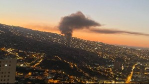 Incendio en Cerro Mariposa de Valparaíso consume al menos 5 viviendas: Reportan corte de suministro eléctrico