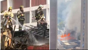 Gran incendio se registra en pleno centro de Santiago