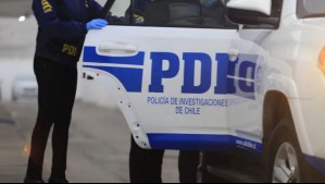 Un antisocial resulta herido a bala tras un portonazo frente a clínica de la PDI en Ñuñoa