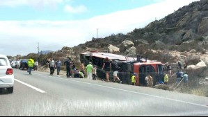 Bus de pasajeros se vuelca en plena Ruta 5 a la altura de Coquimbo: Al menos 22 personas resultaron heridas