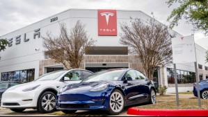 'Aumenta el riesgo de un accidente': Tesla llama a la revisión de más de 2 millones de vehículos en Estados Unidos