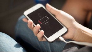 ¿Poca batería? Estos son los hábitos que provocarían que tu celular se descargue mientras no lo usas