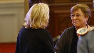 El sentido abrazo de expresidenta Michelle Bachelet a Cecilia Morel en funeral de Piñera